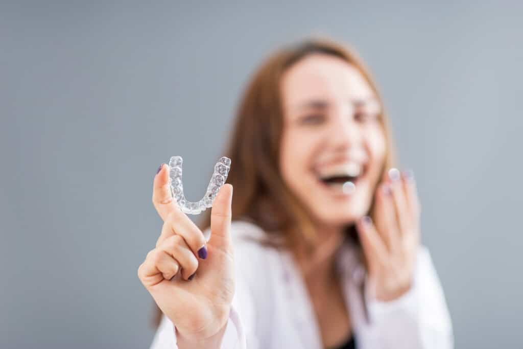 does wearing invisalign hurt