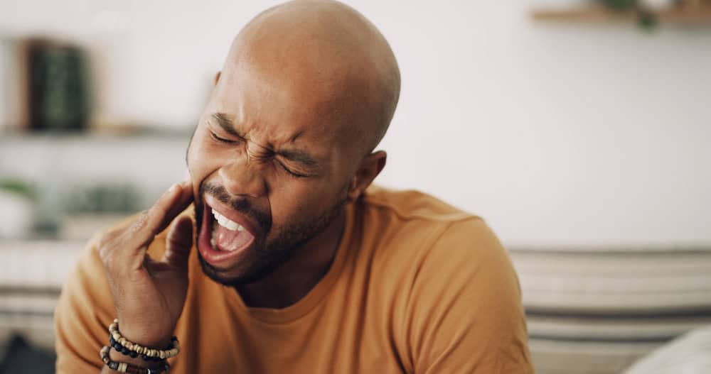 How to Manage Severe Tooth Pain Before Seeing a Dentist